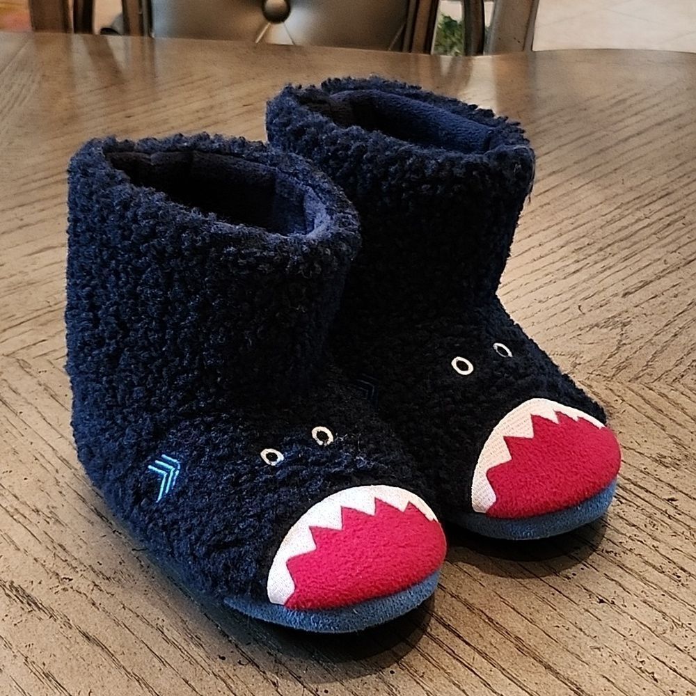 Shark totes size 11-12